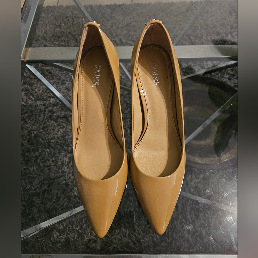 Michael Kors Women's Size 9 Tan Pumps